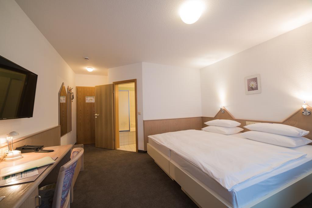Hotel Am Wasen Freiberg am Neckar Chambre photo