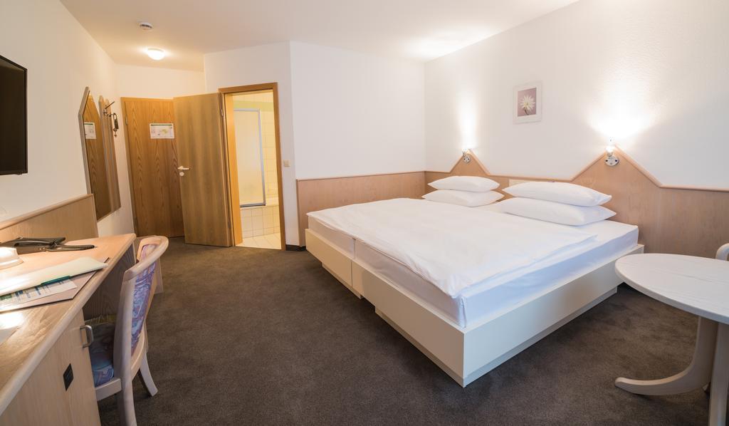 Hotel Am Wasen Freiberg am Neckar Chambre photo