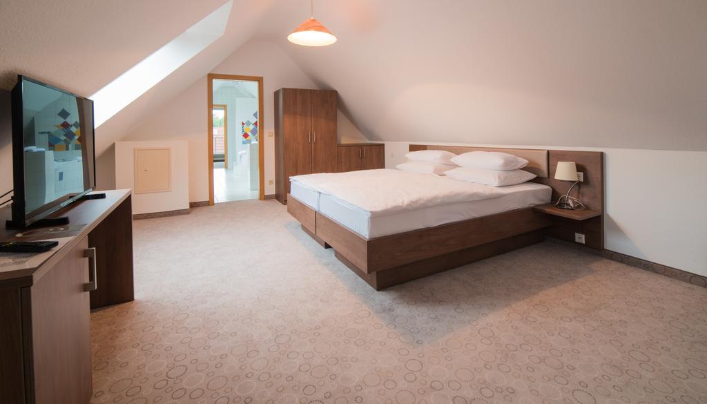 Hotel Am Wasen Freiberg am Neckar Chambre photo